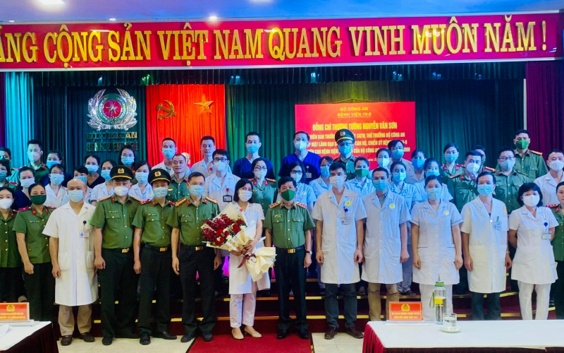 Thứ trưởng Nguyễn Văn Sơn gặp mặt, động viên đoàn cán bộ y, bác sĩ CAND chi viện TP Hồ Chí Minh