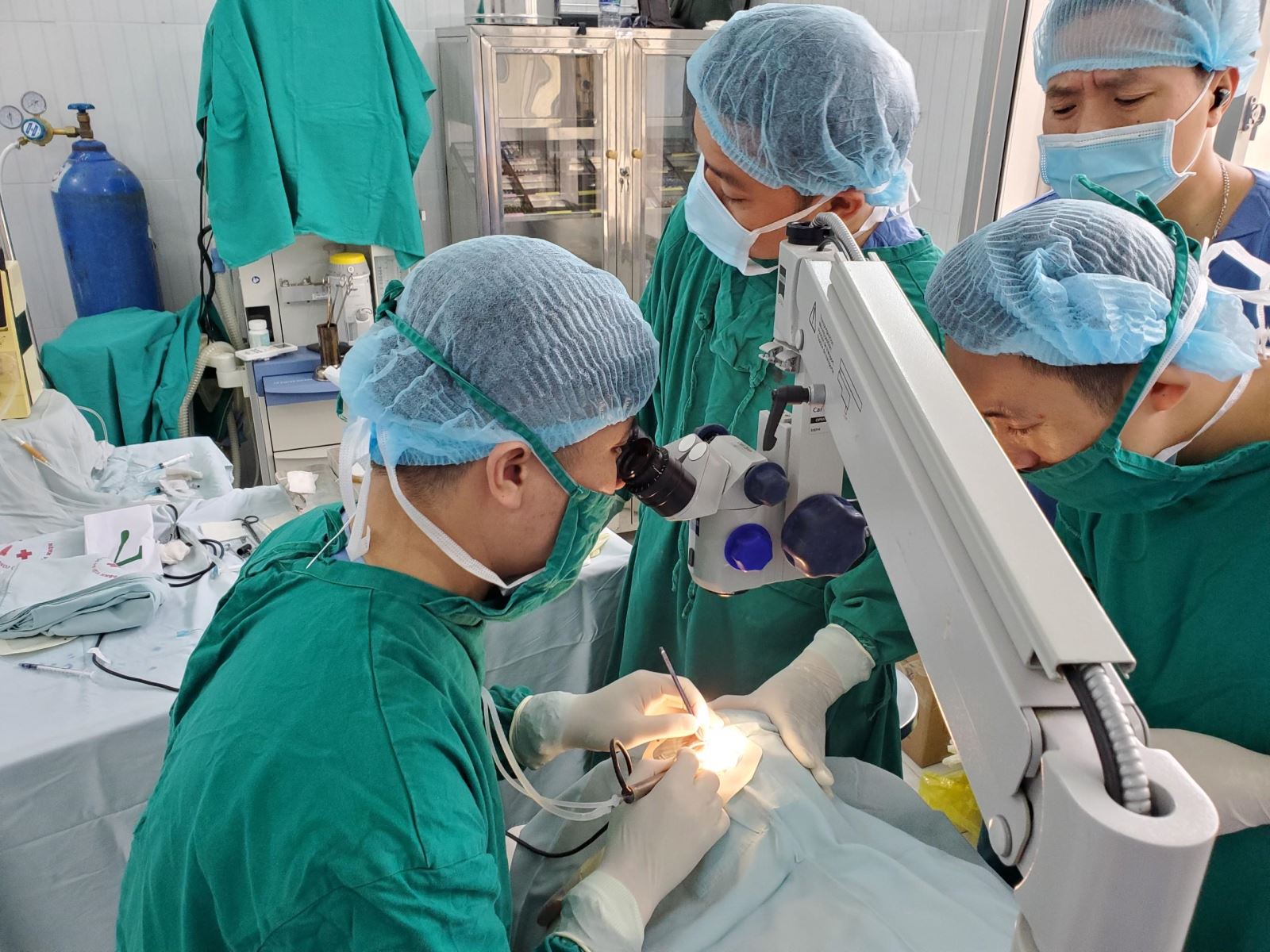 Bệnh viện 19-8 mổ mắt từ thiện cho nhân dân huyện Văn Lãng, tỉnh Lạng Sơn