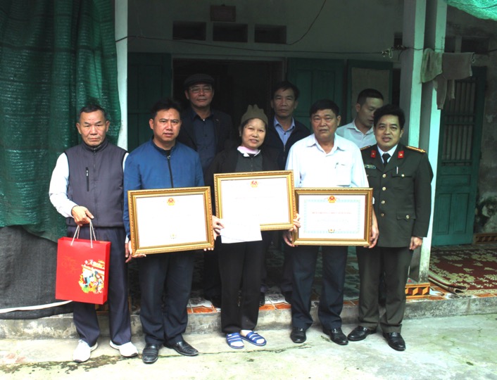 Lãnh đạo phòng Hành chính quản trị đi thăm và chúc tết cán bộ hưu trí tại tỉnh Thái Bình