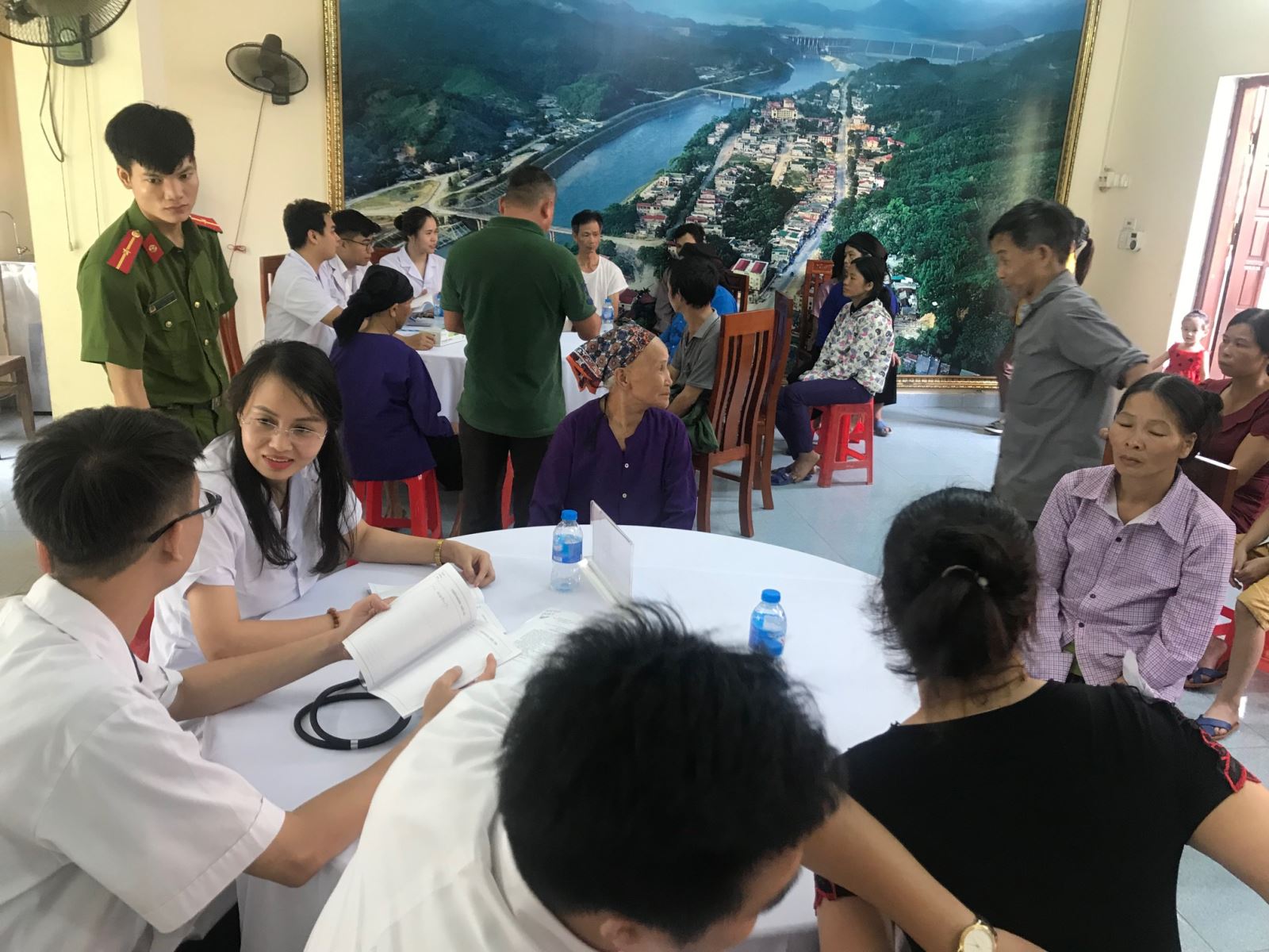 Đoàn thanh niên Bệnh viện 19-8 khám bệnh tình nguyện tại Na Hang – Tuyên Quang