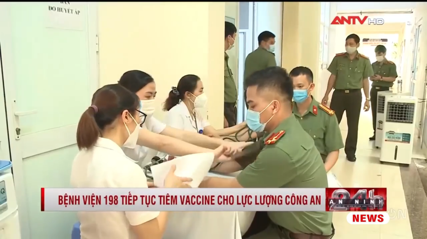 Bệnh viện 19-8 tiếp tục tiêm vaccine cho lực lượng công an