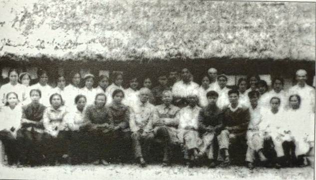 Ảnh 2: Cán bộ, chiến sĩ và công nhân viên chức Bệnh viện 367 tại Đại Mỗ, Từ Liêm, Hà Nội năm 1974