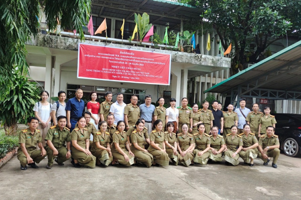 Bệnh viện 19-8 tổ chức khám sức khoẻ cho cán bộ Công an cao cấp Lào tại Bệnh viện 5-4, Bộ Công an Lào